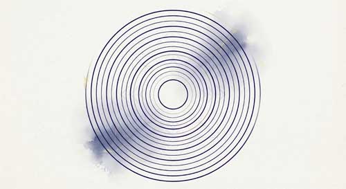 Ilustración abstracta de una mente serena representada por círculos concéntricos de tinta que se expanden, simbolizando la claridad cognitiva y la estructura del Abhidhamma