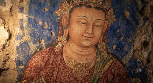Detalle de un mural antiguo de Bezeklik mostrando un Bodhisattva con rasgos uyghures