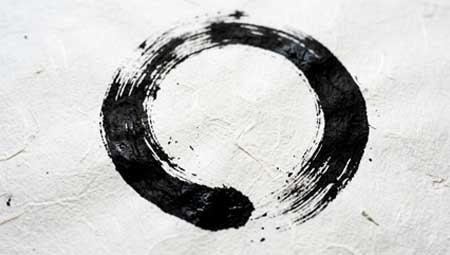 Caligrafía zen de un Enso, círculo imperfecto pintado con tinta negra