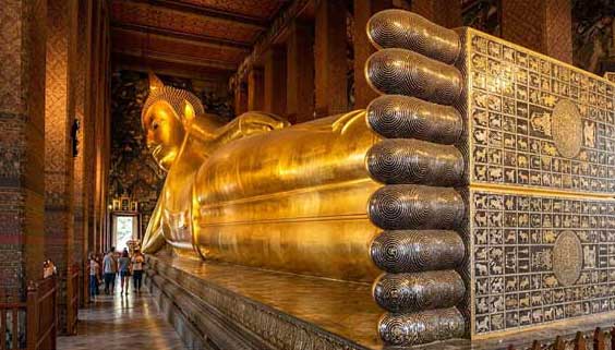 El Gran Buda Reclinado de Wat Pho en Bangkok, Tailandia