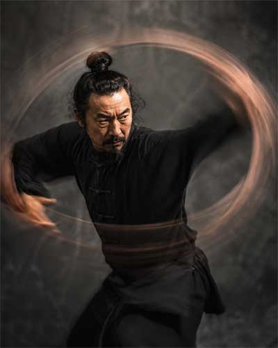Practicante de Fanzi Quan ejecutando un movimiento fluido