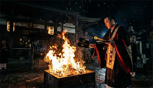 Ritual de fuego Mikkyo en templo japonés