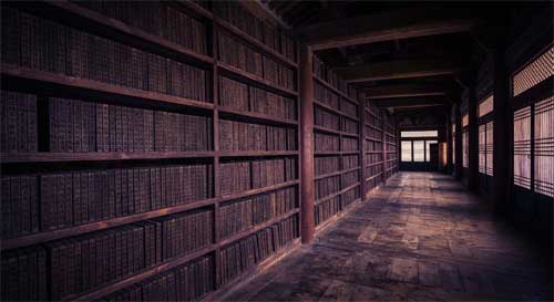 Filas interminables de bloques de madera grabados con caracteres chinos almacenados en una biblioteca tradicional coreana de ventilación natural, simbolizando la preservación del Dharma