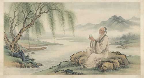 Anciano erudito chino con barba blanca larga sosteniendo una copa de vino, mirando hacia un sauce llorón junto a un río, estilo pintura tradicional tang colores suaves